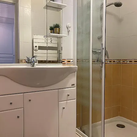 Apartment Charmant T2 2* Avec Patio, Centre-ville Et Plage A Pied, Fibre - Fr-1-539-45