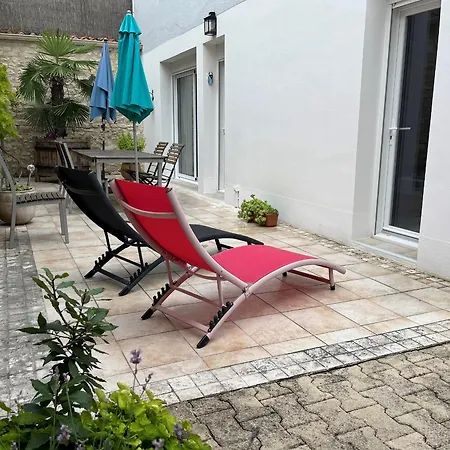Charmant T2 2* Avec Patio, Centre-ville Et Plage A Pied, Fibre - Fr-1-539-45 *