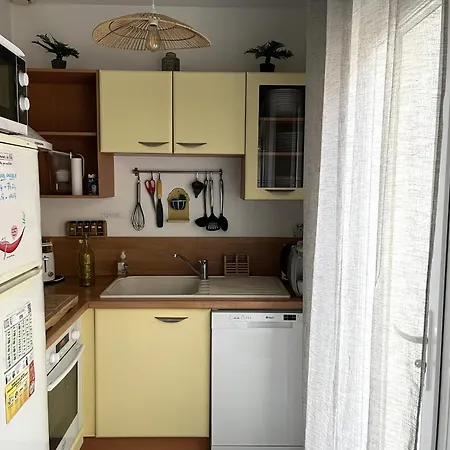 Charmant T2 2* Avec Patio, Centre-ville Et Plage A Pied, Fibre - Fr-1-539-45 Apartment Royan