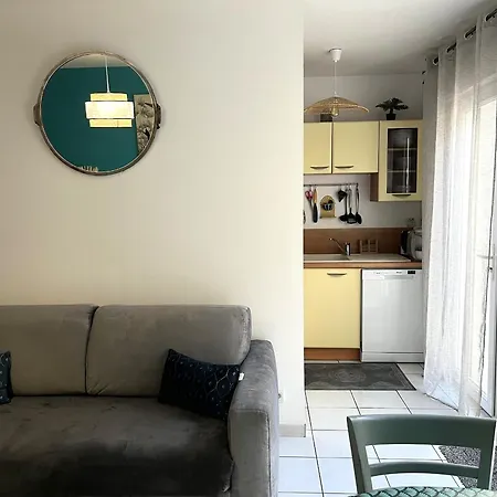 Charmant T2 2* Avec Patio, Centre-ville Et Plage A Pied, Fibre - Fr-1-539-45 Apartment *