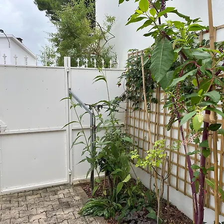 Charmant T2 2* Avec Patio, Centre-ville Et Plage A Pied, Fibre - Fr-1-539-45 Apartment Royan