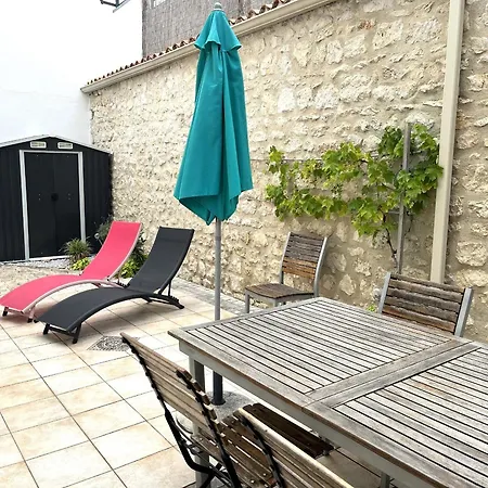 Charmant T2 2* Avec Patio, Centre-ville Et Plage A Pied, Fibre - Fr-1-539-45 Apartment